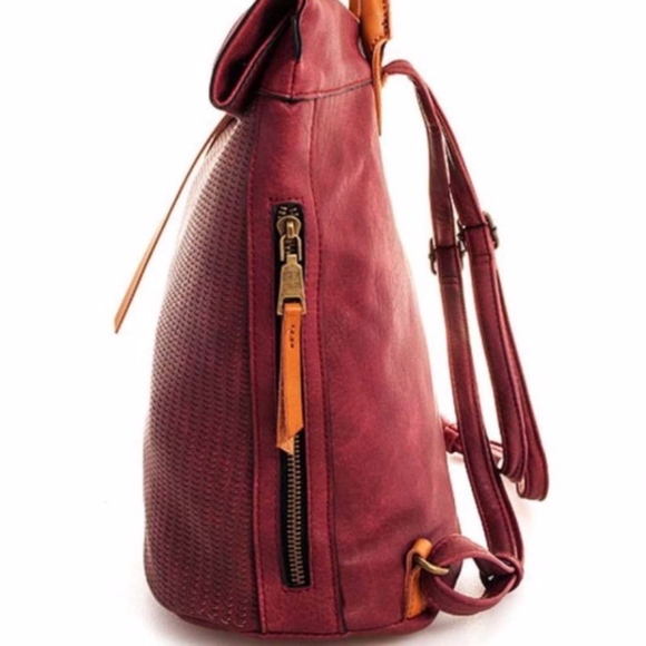 LEVI Must Have Backpack -4 COLORS - Picture 4 of 8